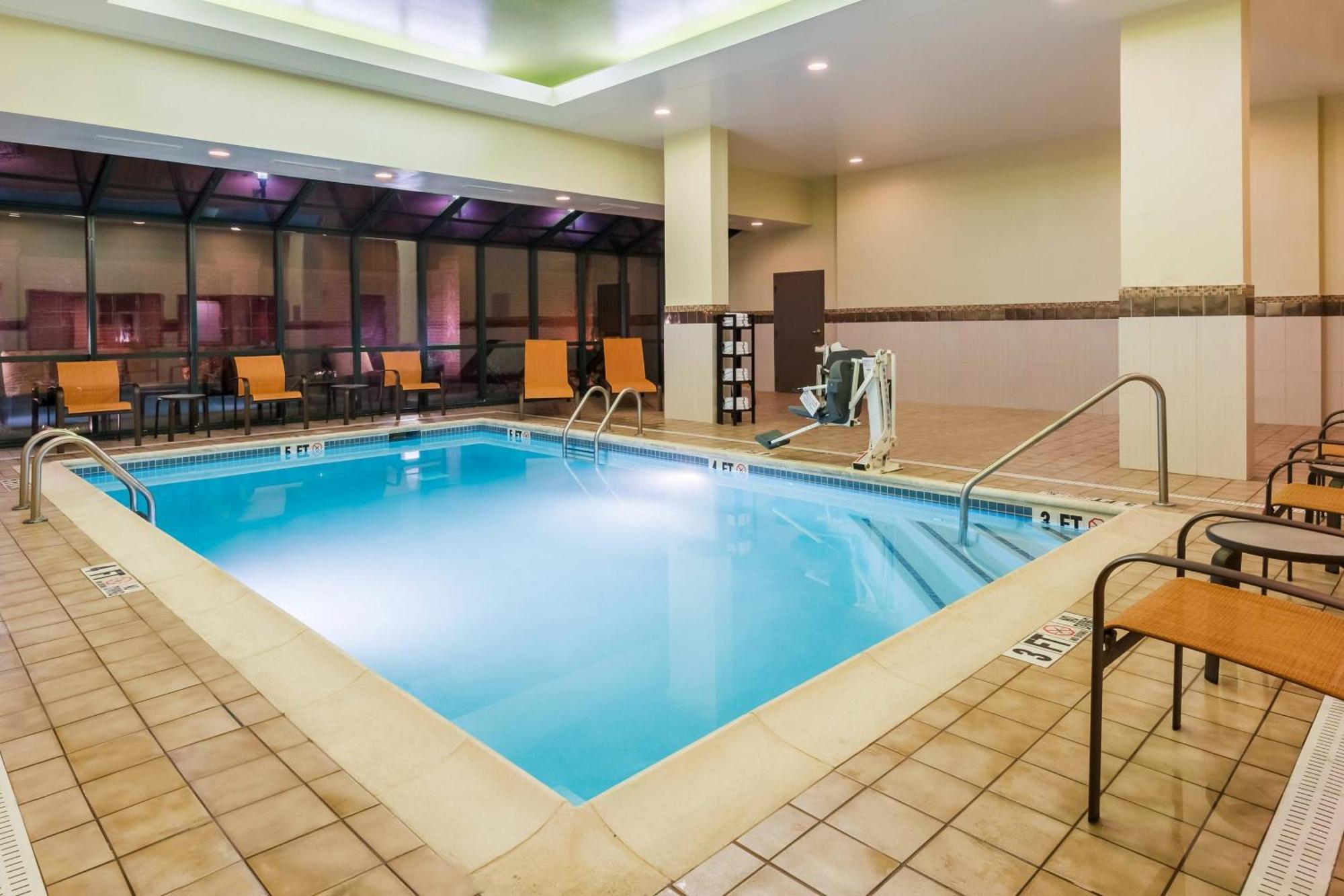 Courtyard By Marriott Chattanooga Downtown Exterior photo